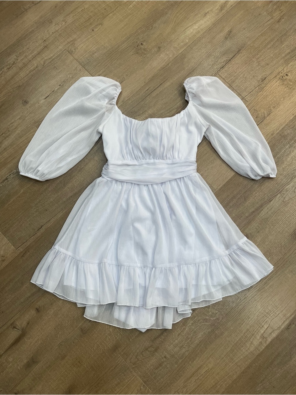 LUCY IN THE SKY Summer White Shimmery Puff-Sleeve Backless Mini Dress
